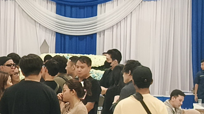 Gio datang melayat ke rumah duka (19/7)[Selvianus Kopong Basar]